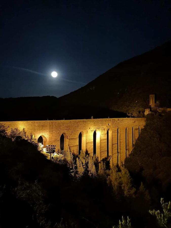 Appartamento Di Via Refini Spoleto Kültér fotó